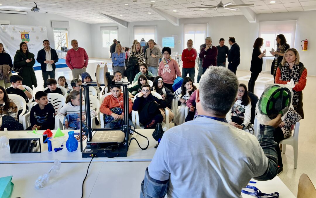 Escúzar Successfully Hosts the First Temple Science Fair, Bringing Together Over 500 Students