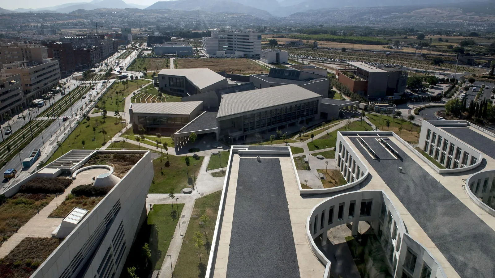 La Universidad de Granada licita por 6 millones de euros la compra de su supercomputador
